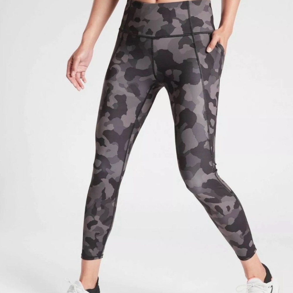 Athleta Lightning Camo 7/8 Tight Leggings - Black/Gray - Size XXS